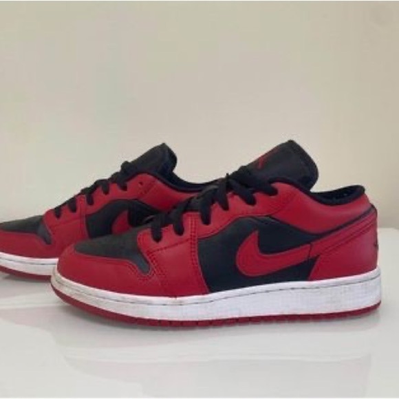 NIKE - Picture 3 of 3